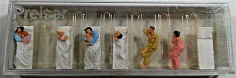 HO Sleeping Passengers (6)