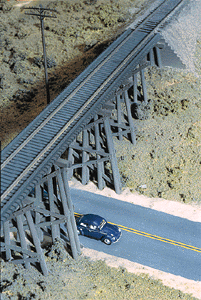 Walthers HO Trestle w/Deck Girder Bridge